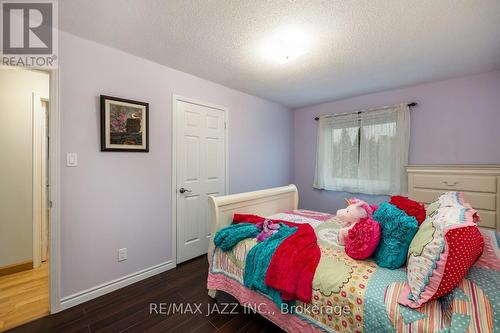 6 Hallett Crescent, Kawartha Lakes, ON - Indoor Photo Showing Bedroom
