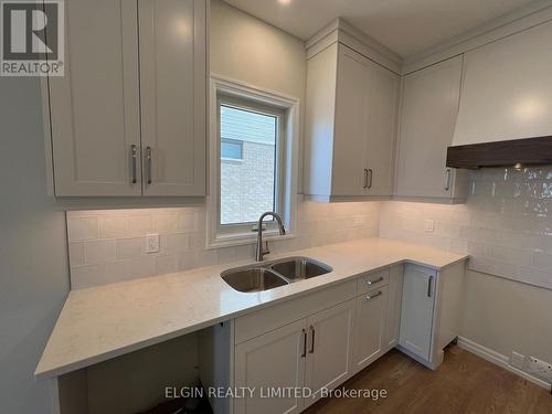 201 Renaissance Dr, St. Thomas, ON - Indoor Photo Showing Kitchen With Double Sink