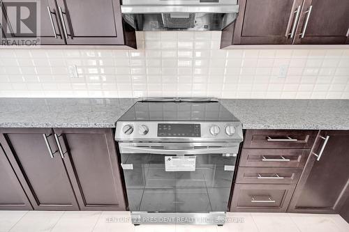 2577 Bandsman Crescent, Oshawa, ON - Indoor Photo Showing Kitchen With Upgraded Kitchen
