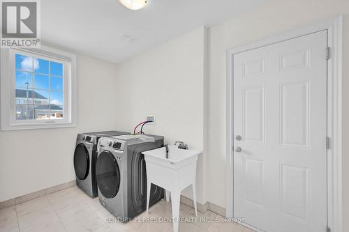 2577 Bandsman Crescent, Oshawa, ON - Indoor Photo Showing Laundry Room
