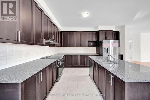 2577 Bandsman Crescent, Oshawa, ON - Indoor Photo Showing Kitchen With Double Sink With Upgraded Kitchen