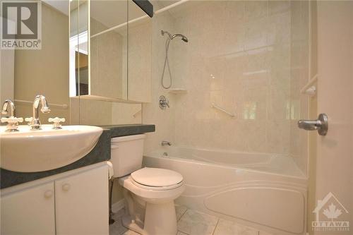 58 Rebecca Crescent, Ottawa, ON - Indoor Photo Showing Bathroom