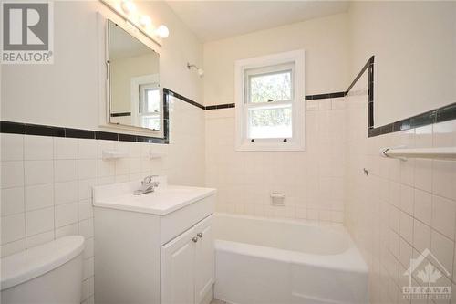 58 Rebecca Crescent, Ottawa, ON - Indoor Photo Showing Bathroom