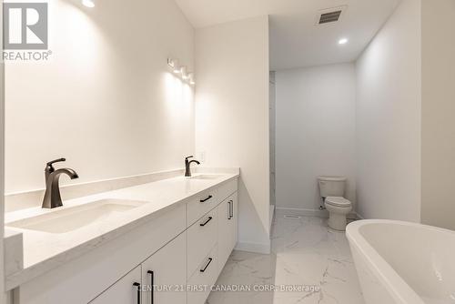 141 Greene St, South Huron, ON - Indoor Photo Showing Bathroom