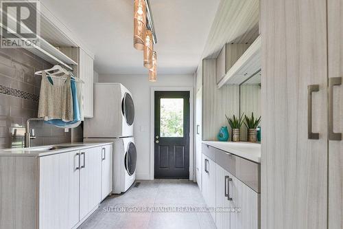 18 Karendale Cres, Hamilton, ON - Indoor Photo Showing Laundry Room
