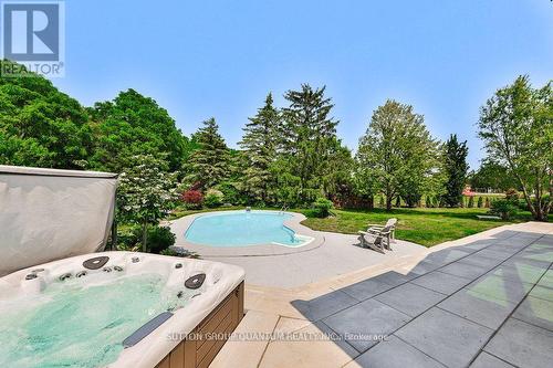18 Karendale Cres, Hamilton, ON - Outdoor With In Ground Pool With Backyard
