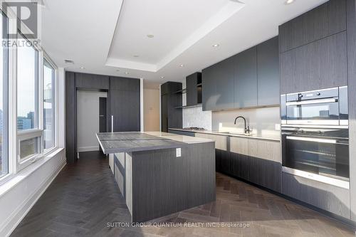 602 - 55 Port Street E, Mississauga, ON - Indoor Photo Showing Kitchen With Upgraded Kitchen