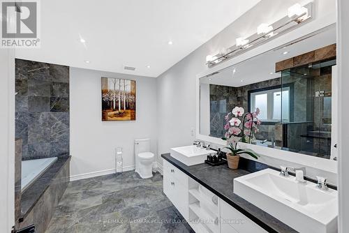 54 Charing Cres, Aurora, ON - Indoor Photo Showing Bathroom