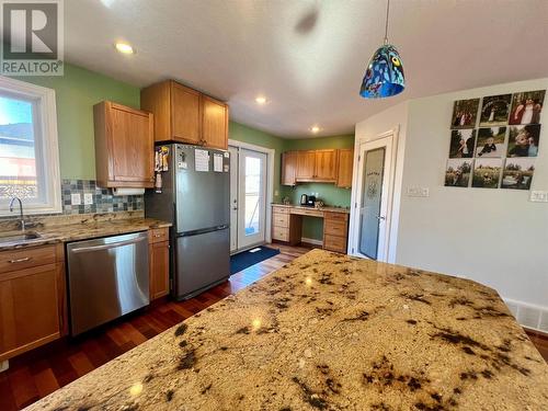 1336 92 Avenue, Dawson Creek, BC - Indoor Photo Showing Kitchen