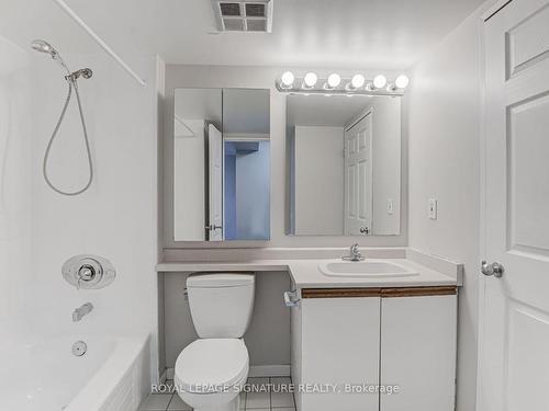 206-21 Overlea Blvd, Toronto, ON - Indoor Photo Showing Bathroom