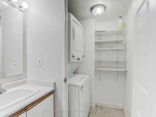 206-21 Overlea Blvd, Toronto, ON - Indoor Photo Showing Laundry Room
