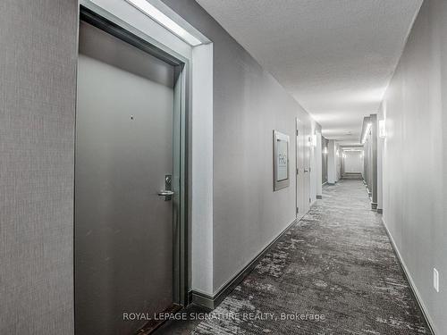 206-21 Overlea Blvd, Toronto, ON - Indoor Photo Showing Other Room