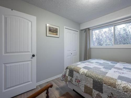 4875 Kathleen Place, Kamloops, BC - Indoor Photo Showing Bedroom