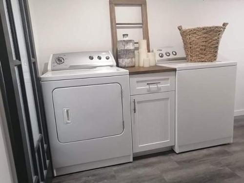 1004 Selkirk Ave, Kamloops, BC - Indoor Photo Showing Laundry Room