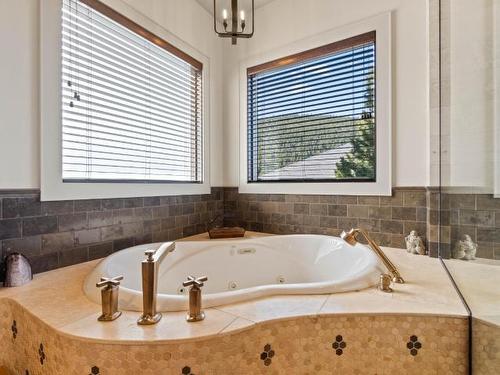 1709 Cheakamus Drive, Kamloops, BC - Indoor Photo Showing Bathroom