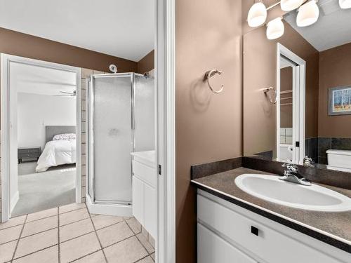 1050 Arbutus Place, Chase, BC - Indoor Photo Showing Bathroom