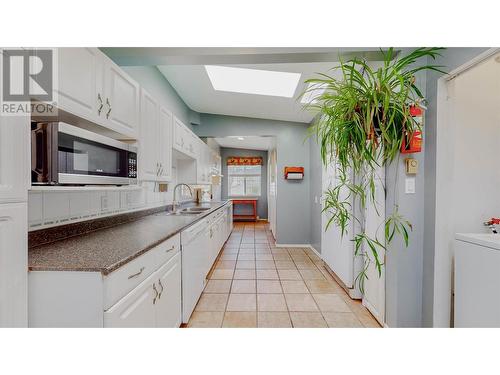 5403 Snowbrush Street, Oliver, BC - Indoor Photo Showing Kitchen