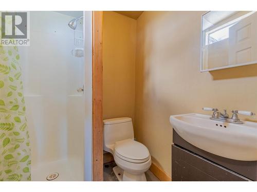 5403 Snowbrush Street, Oliver, BC - Indoor Photo Showing Bathroom