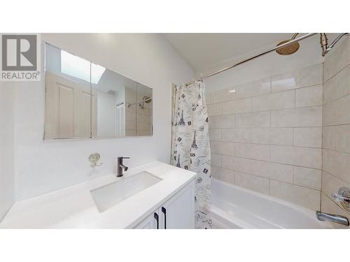 5403 Snowbrush Street, Oliver, BC - Indoor Photo Showing Bathroom