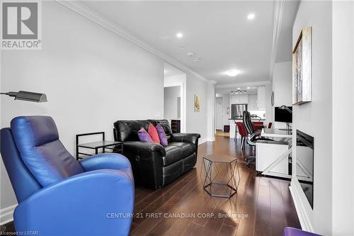 #803 -505 Talbot St, London, ON - Indoor Photo Showing Living Room