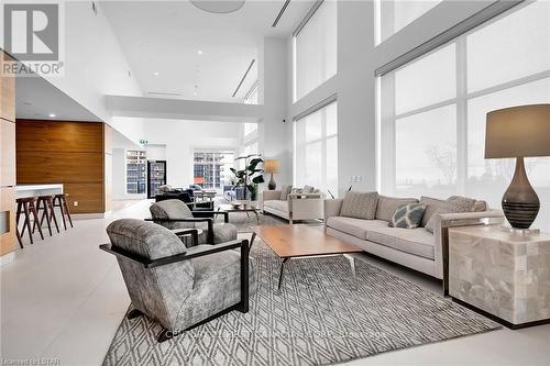 #803 -505 Talbot St, London, ON - Indoor Photo Showing Living Room
