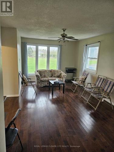 5673 Bank Street, Ottawa, ON - Indoor Photo Showing Living Room