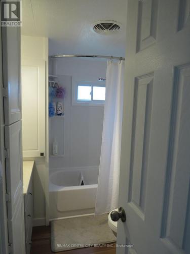 72 - 198 Springbank Drive, London, ON - Indoor Photo Showing Bathroom