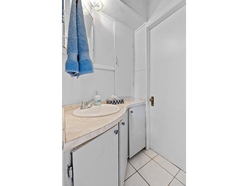 2612 Columbia Avenue, Castlegar, BC - Indoor Photo Showing Bathroom