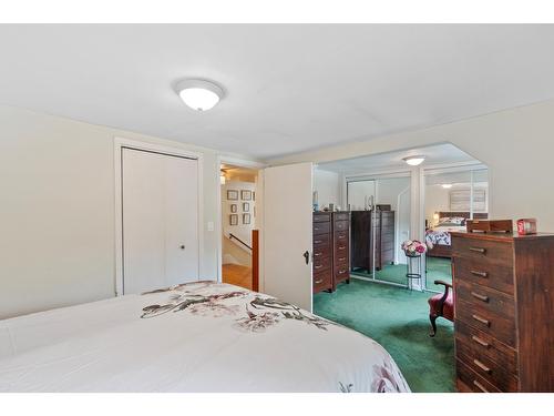 2612 Columbia Avenue, Castlegar, BC - Indoor Photo Showing Bedroom