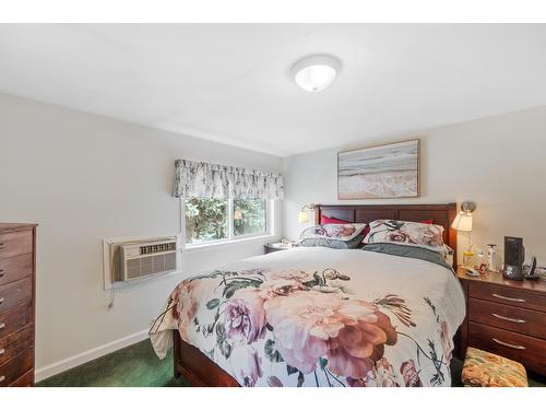 2612 Columbia Avenue, Castlegar, BC - Indoor Photo Showing Bedroom