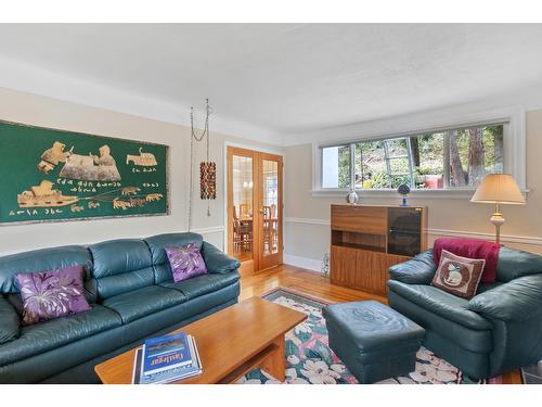 2612 Columbia Avenue, Castlegar, BC - Indoor Photo Showing Living Room