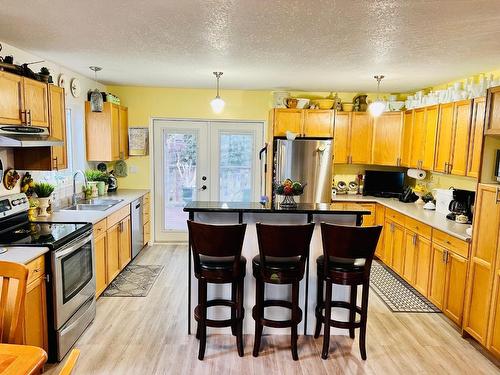 316 3Rd Avenue S, Creston, BC - Indoor Photo Showing Kitchen