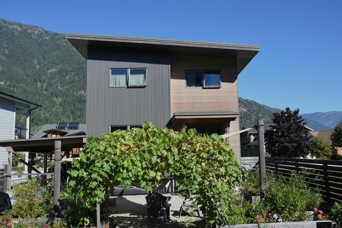 824 Sproat Drive, Nelson, BC - Outdoor