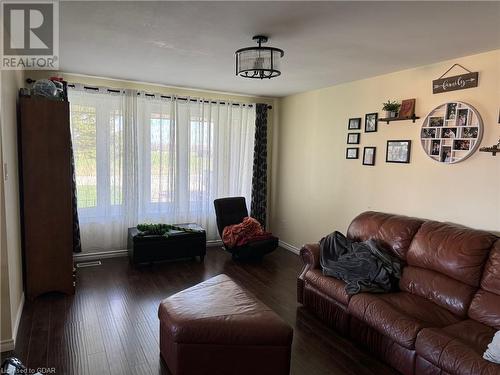 7680 Eighth Line, Guelph, ON - Indoor Photo Showing Living Room