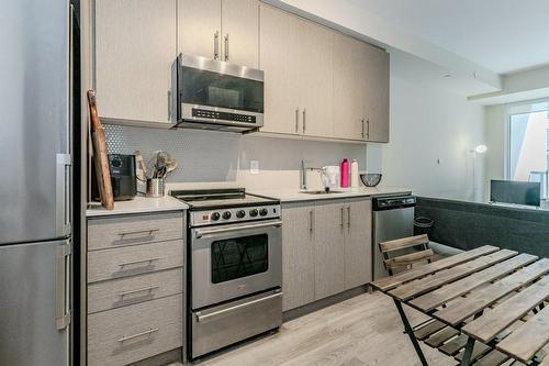 212 King William Street|Unit #1208, Hamilton, ON - Indoor Photo Showing Kitchen With Upgraded Kitchen