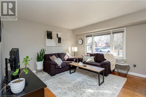 8 Gower St, London, ON - Indoor Photo Showing Living Room