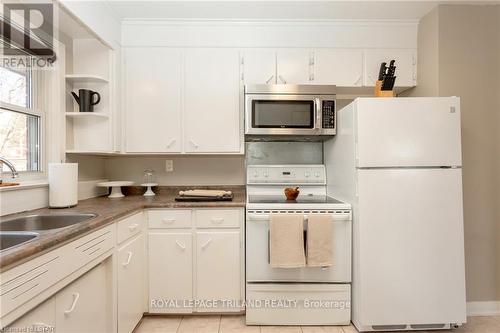 8 Gower St, London, ON - Indoor Photo Showing Kitchen With Double Sink