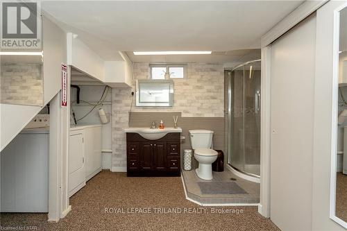 8 Gower St, London, ON - Indoor Photo Showing Bathroom