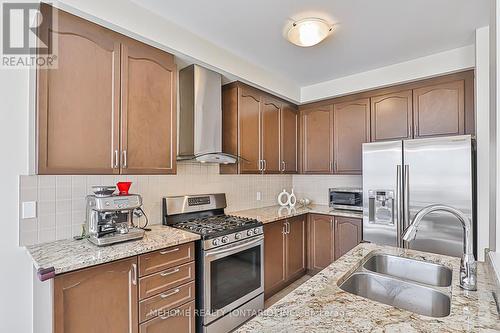 138 Memon Pl, Markham, ON - Indoor Photo Showing Kitchen With Double Sink With Upgraded Kitchen