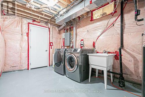 138 Memon Pl, Markham, ON - Indoor Photo Showing Laundry Room