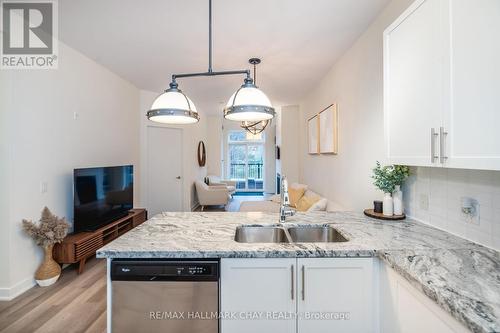 115 - 40 Horseshoe Boulevard, Oro-Medonte, ON - Indoor Photo Showing Kitchen With Double Sink