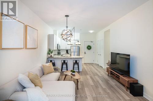 115 - 40 Horseshoe Boulevard, Oro-Medonte, ON - Indoor Photo Showing Living Room