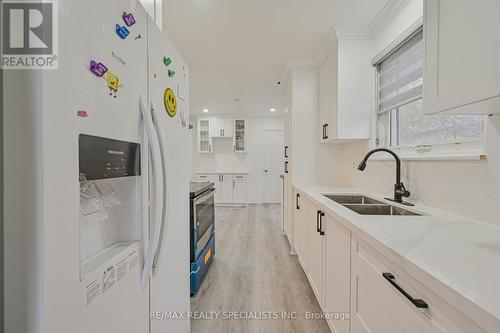 8 Gulliver Cres, Brampton, ON - Indoor Photo Showing Kitchen With Double Sink