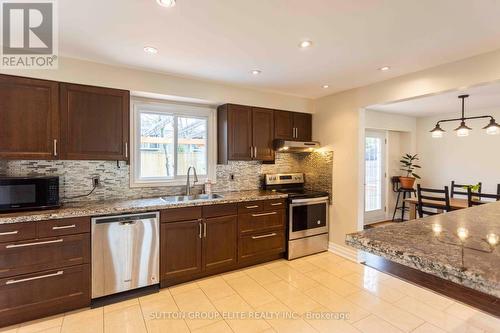 2654 Kinnerton Cres, Mississauga, ON - Indoor Photo Showing Kitchen With Double Sink