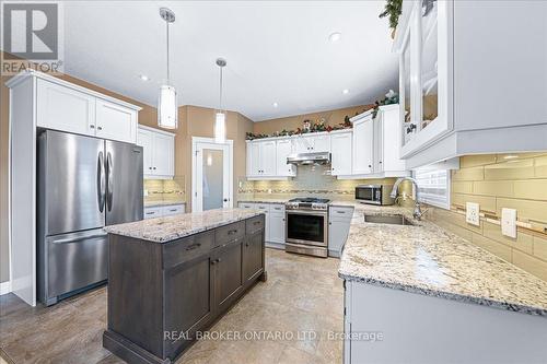 1203 Alberni Rd S, Woodstock, ON - Indoor Photo Showing Kitchen With Upgraded Kitchen