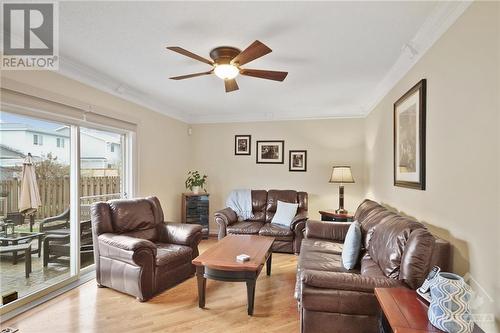35 Ivylea Street, Ottawa, ON - Indoor Photo Showing Living Room
