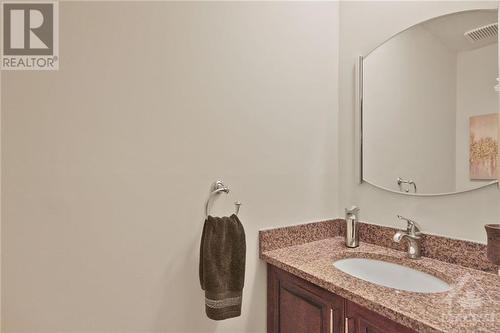 35 Ivylea Street, Ottawa, ON - Indoor Photo Showing Bathroom