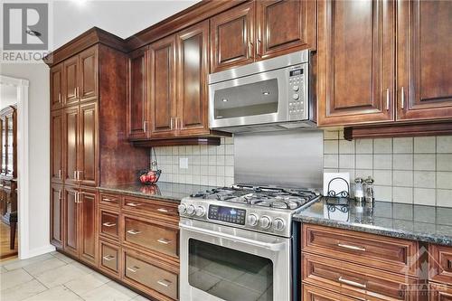 35 Ivylea Street, Ottawa, ON - Indoor Photo Showing Kitchen With Upgraded Kitchen