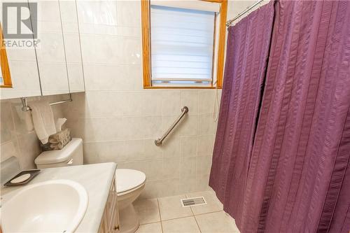 116 Thirteenth Street, Cornwall, ON - Indoor Photo Showing Bathroom