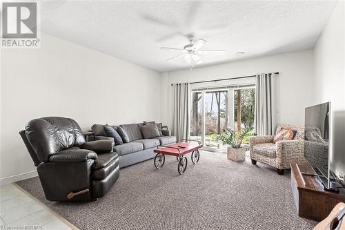 166 Ashgrove Lane, Annan, ON - Indoor Photo Showing Living Room